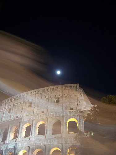 roma, notte bianca e luna piena al colosseo: photo credit - Cristiano Corsini the Roman Colisseum at night